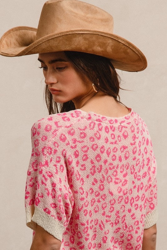 Leopard patterns with contrast edge detail v neck knit top