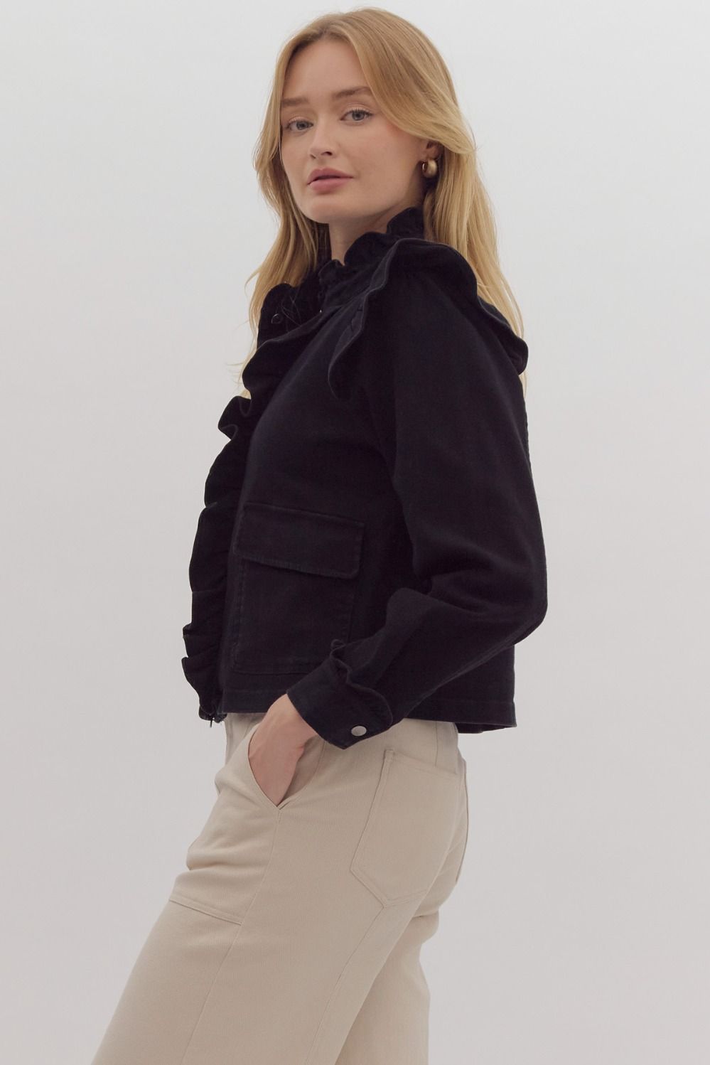Solid cropped zip-up utility jacket w/ Ruffle detail. Pockets. Snap buttons