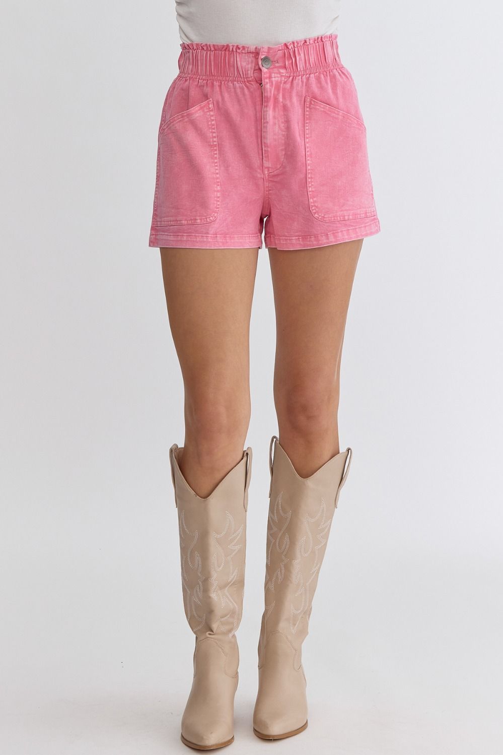 High waisted shorts with elastic waistband & pockets