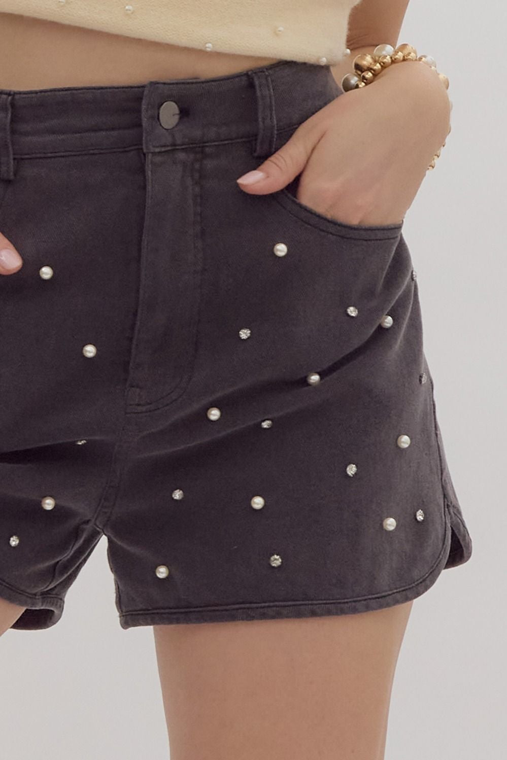 Denim shorts w/ pearl detail & back pocket
