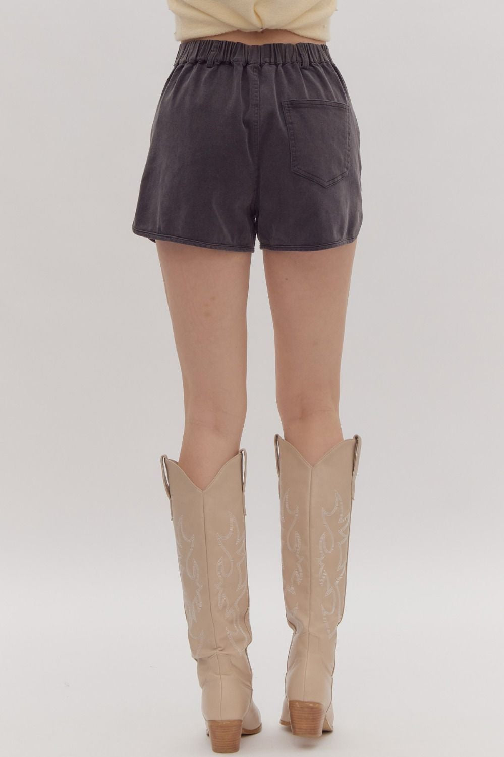 Denim shorts w/ pearl detail & back pocket