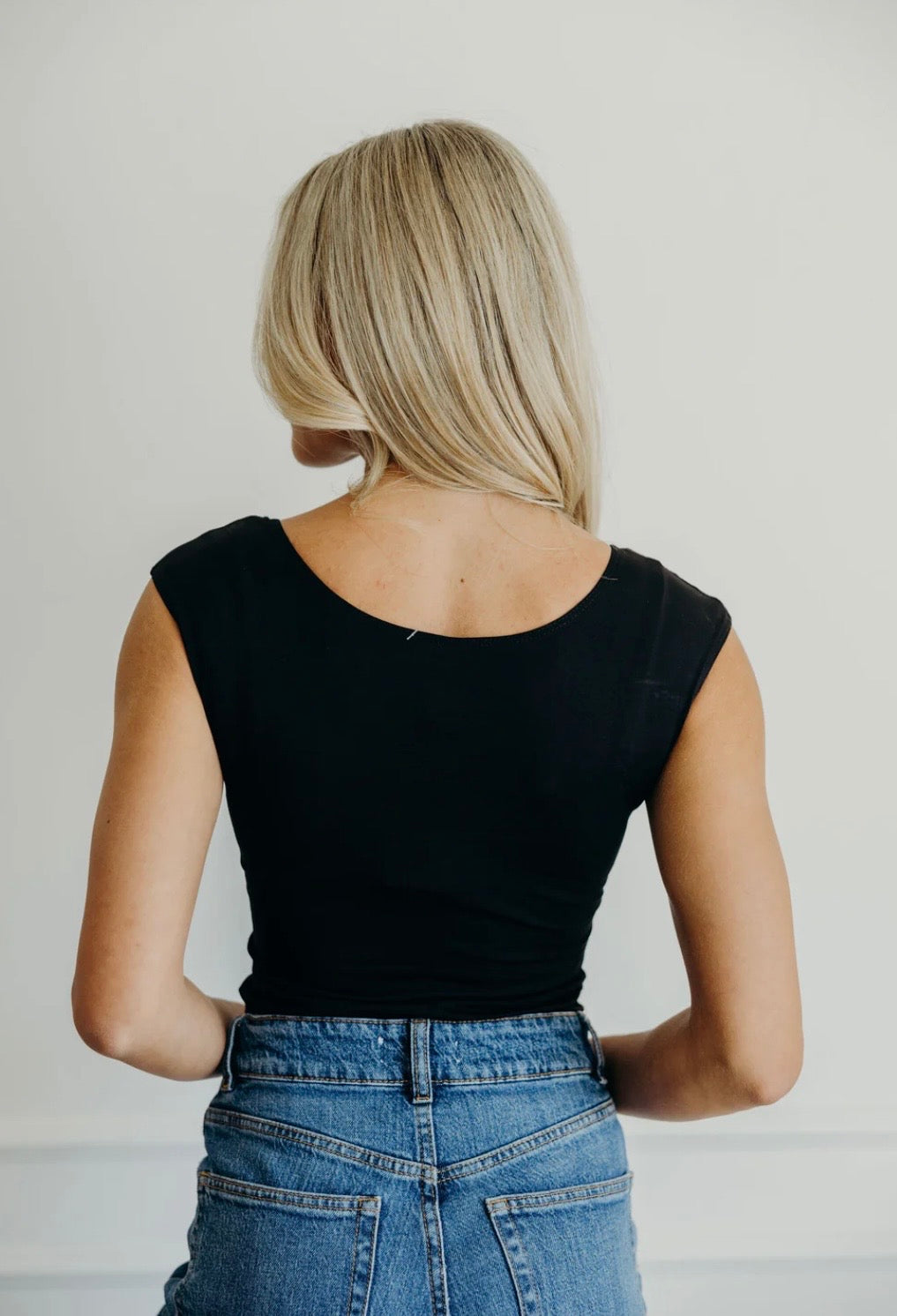 Layering cap sleeve in black