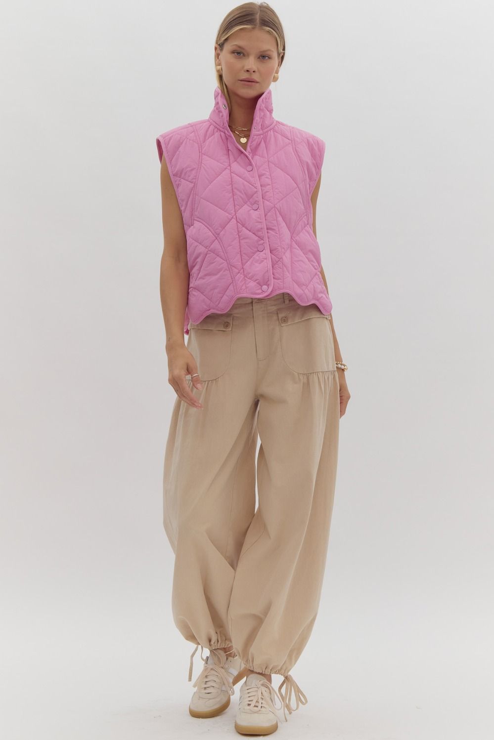 Solid Quilted Snap Button Up Vest w/ Pockets at Side w/ Scalloped Hem