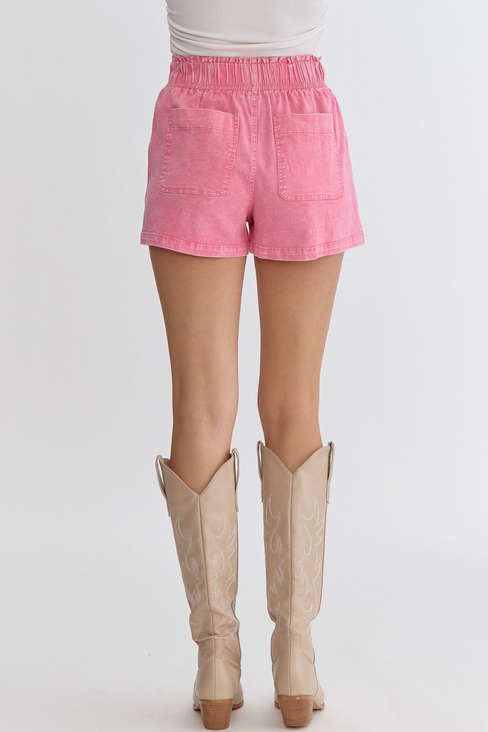 High waisted shorts with elastic waistband & pockets