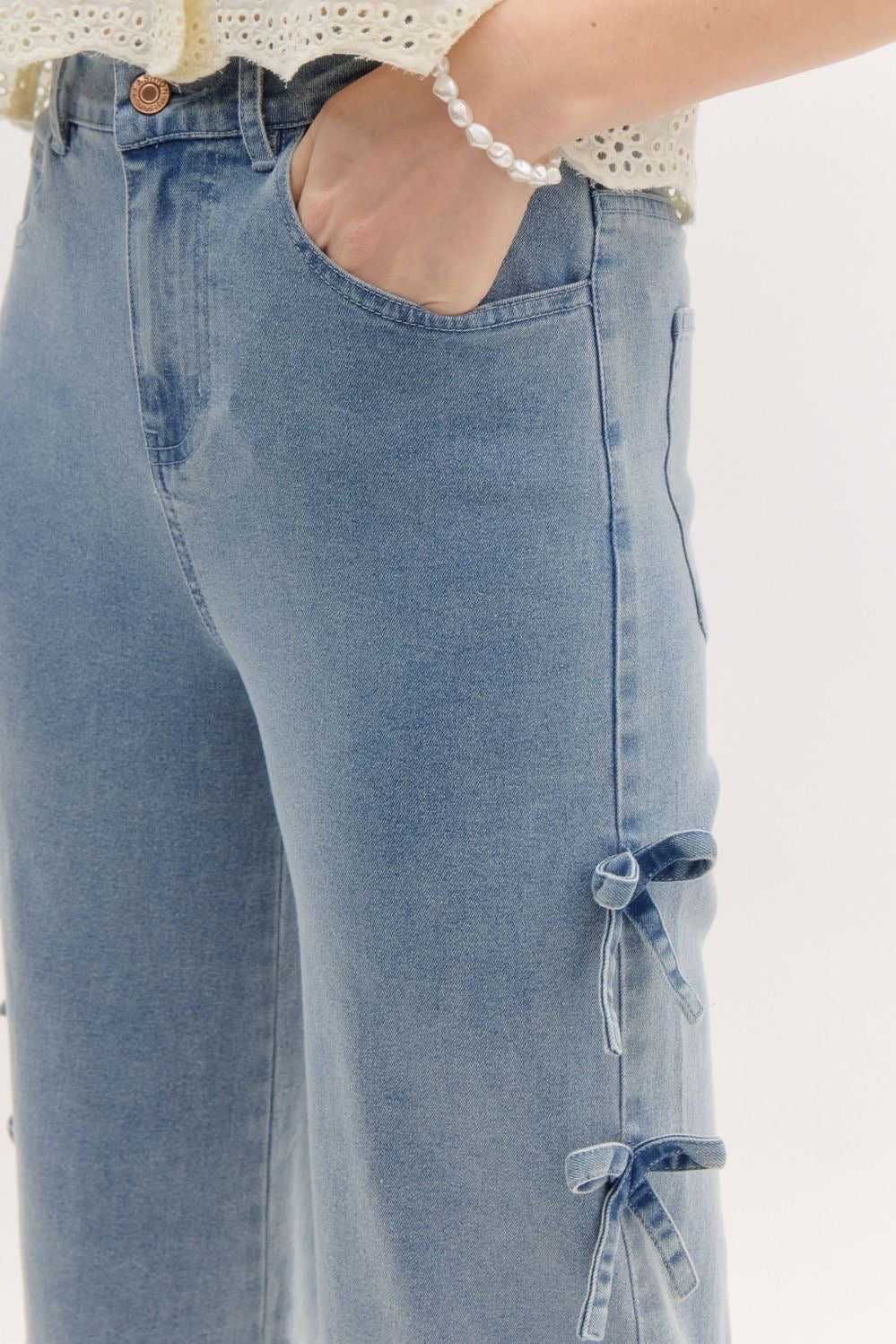 Cropped Mid Rise Denim Jeans w/ Mini Bows at Side