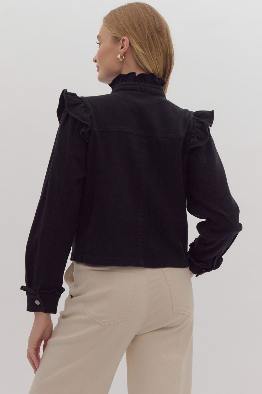 Solid cropped zip-up utility jacket w/ Ruffle detail. Pockets. Snap buttons