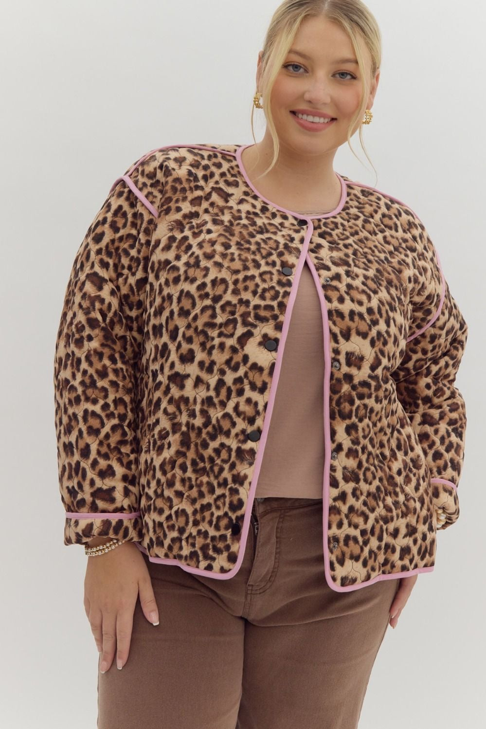 Leopard print long sleeve snap buttons jacket w/ pockets at side. Contrast trim.