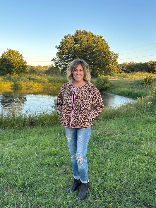 Leopard print long sleeve snap buttons jacket w/ pockets at side. Contrast trim.