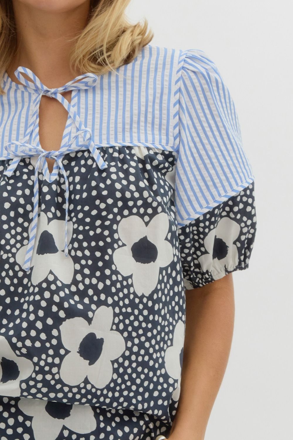 Floral print elasticized short sleeve top w/ double front tie closure