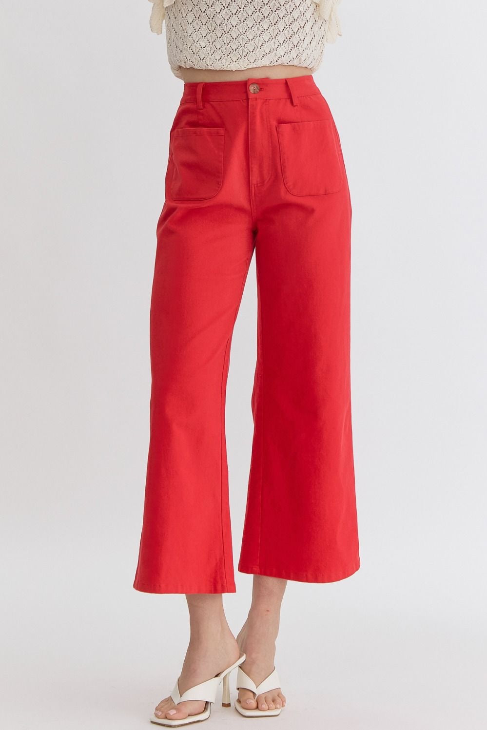 High waisted wide legs pants w/ pockets at front faux pockets at back. Zipper closure at front