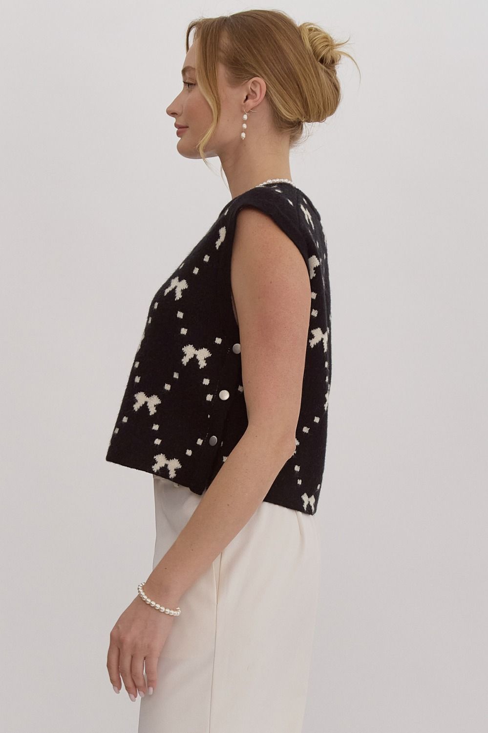 Printed Round Neck Sleeveless Knit Top w/ Button Detail at Sides