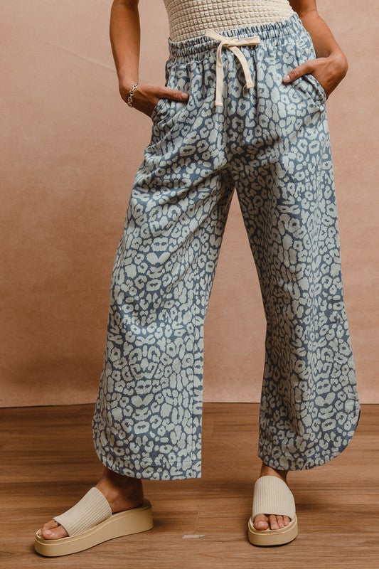 Washed Leopard Pattern Curved Side Seam Pants w/ Drawstring
