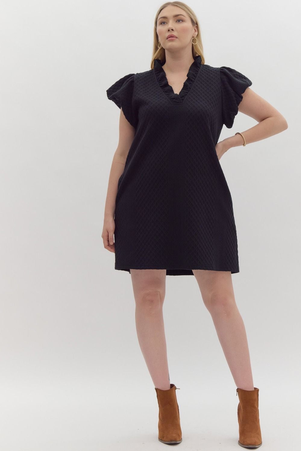 Plus Textured short sleeve v neck mini dress w/ bubble sleeves pockets
