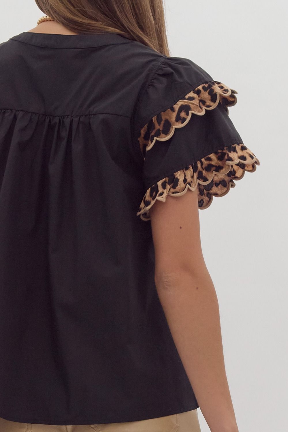 Solid tiered short sleeve v neck top w/ contrasting scalloped cheetah print trim detail