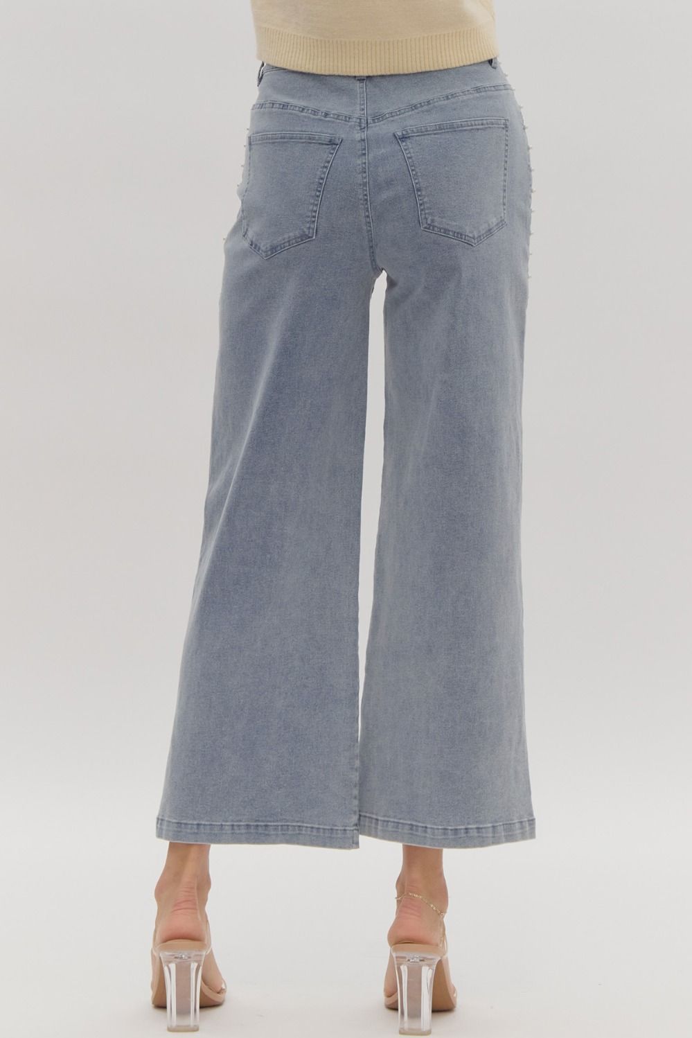 High waisted denim wide leg pants w/ pearl details @ side. Pockets @ front & back. Zipper.