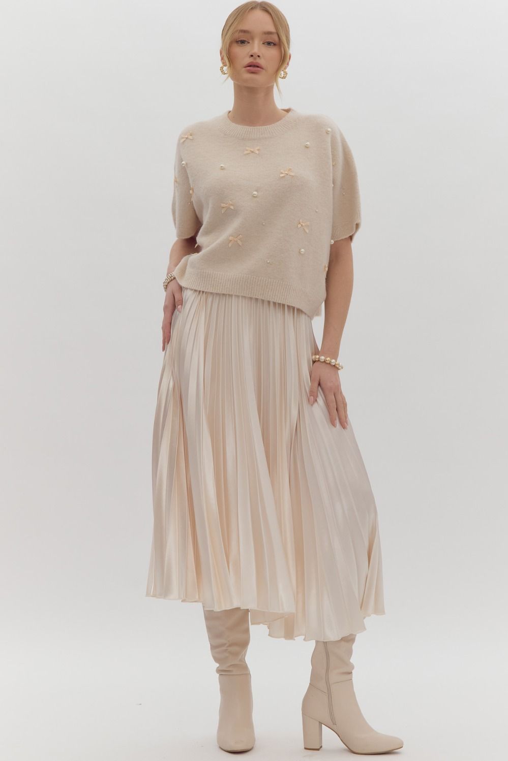 Solid knit short sleeve sweater top w/ bow & pearl embellishments