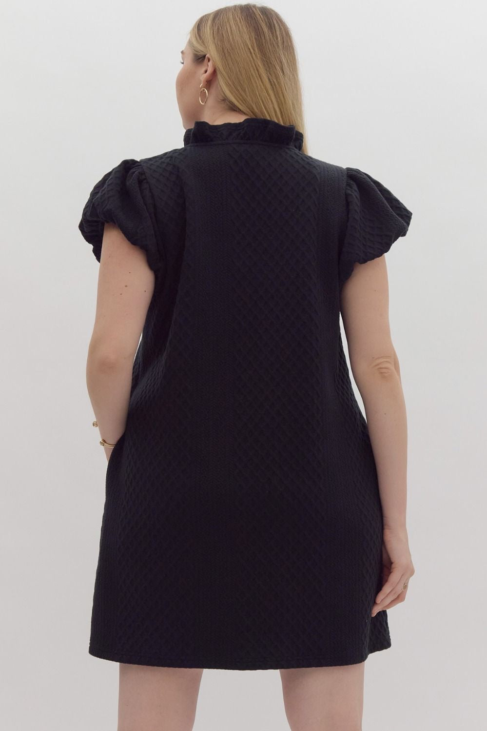 Plus Textured short sleeve v neck mini dress w/ bubble sleeves pockets