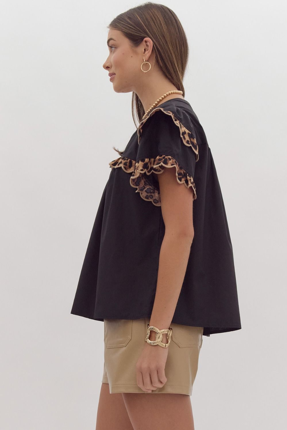 Solid tiered short sleeve v neck top w/ contrasting scalloped cheetah print trim detail