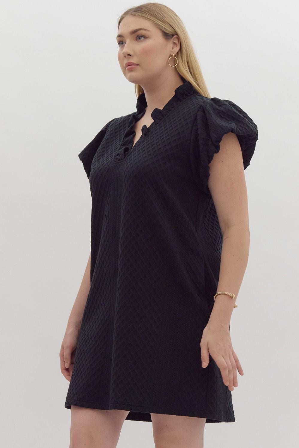 Plus Textured short sleeve v neck mini dress w/ bubble sleeves pockets