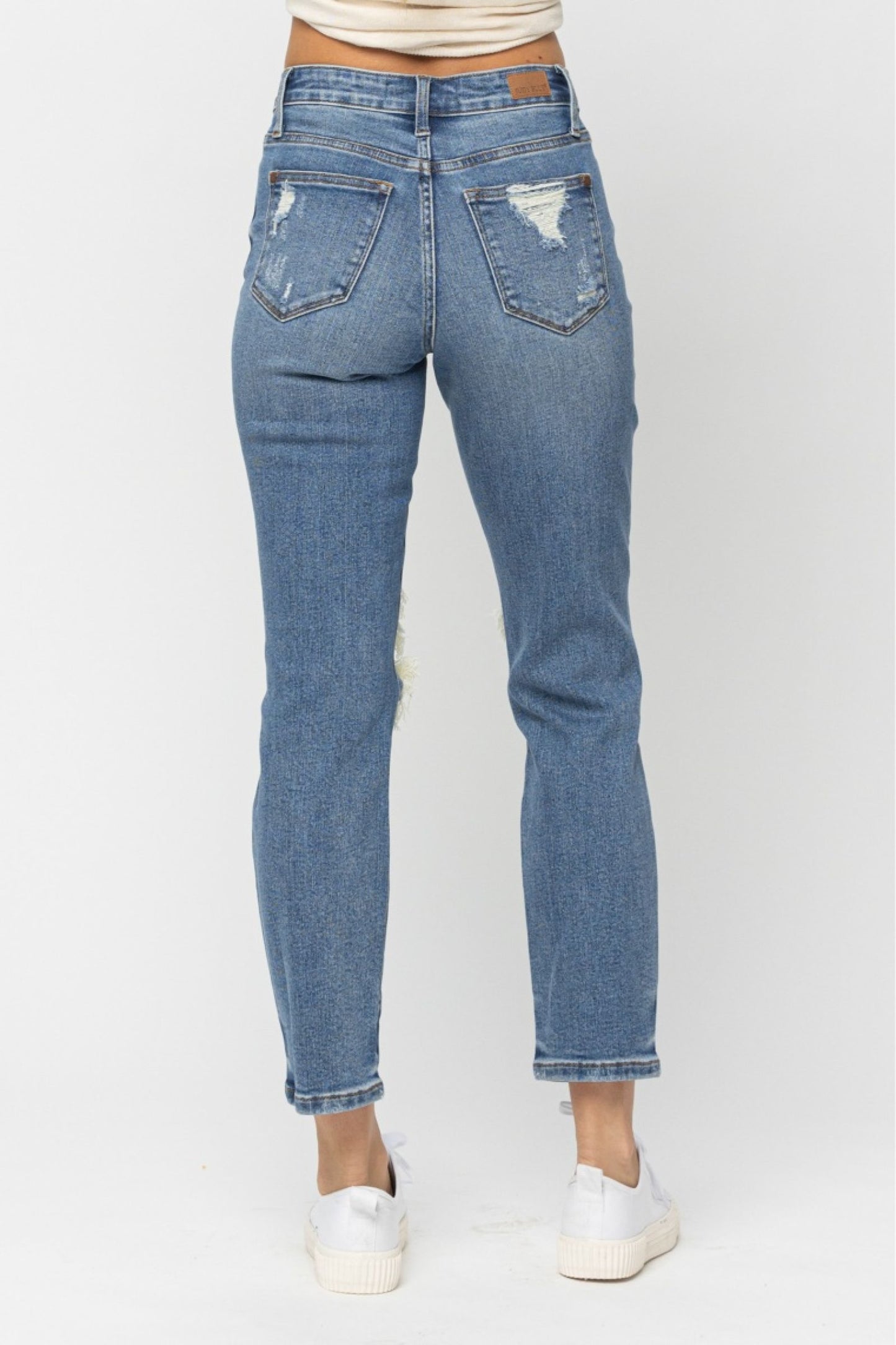 High waist destroyed boyfriend fit