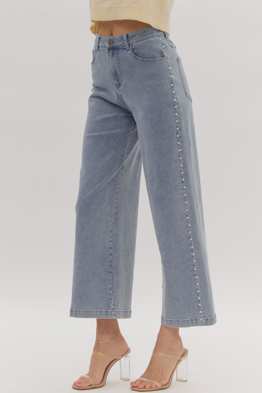 High waisted denim wide leg pants w/ pearl details @ side. Pockets @ front & back. Zipper.