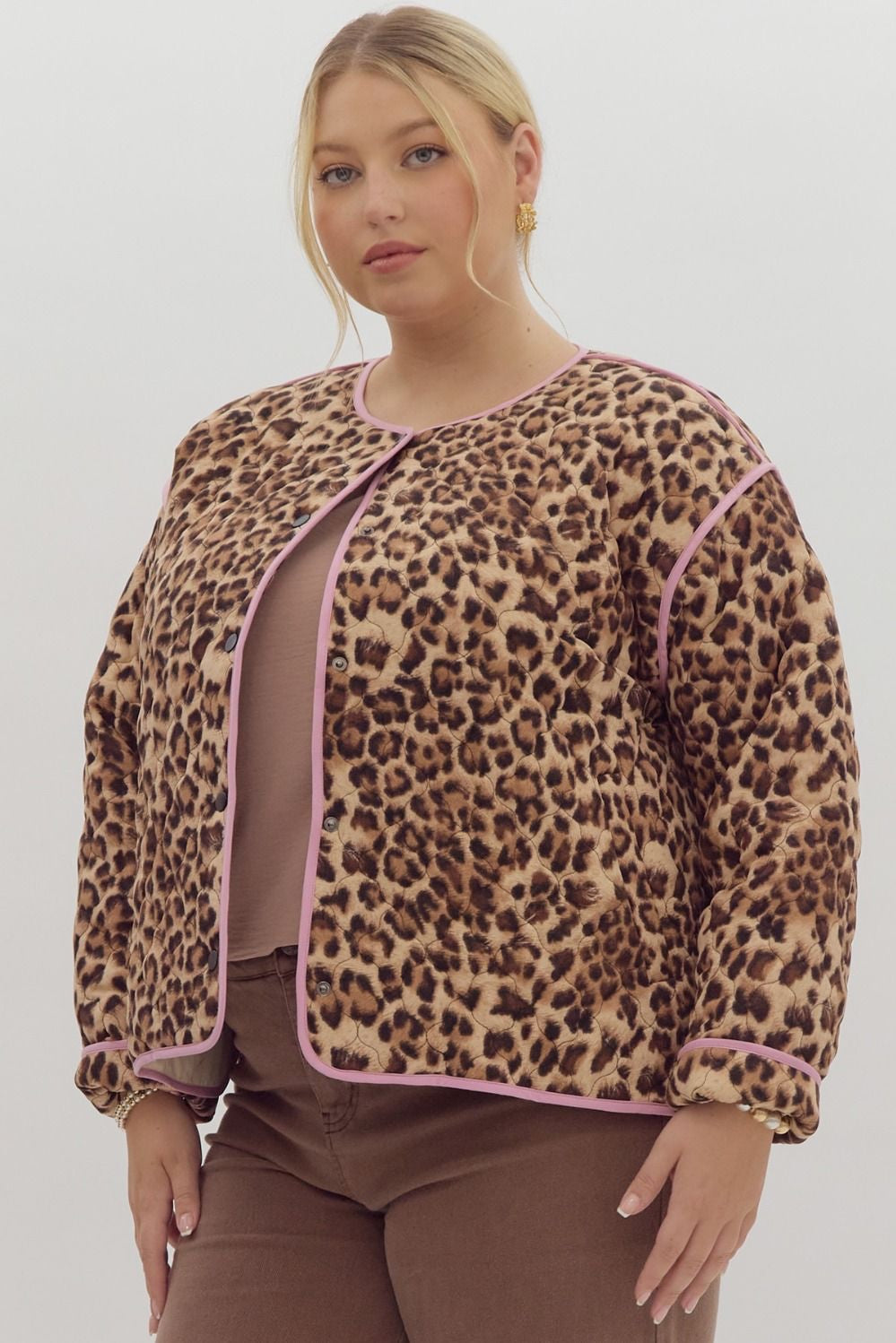 Leopard print long sleeve snap buttons jacket w/ pockets at side. Contrast trim.