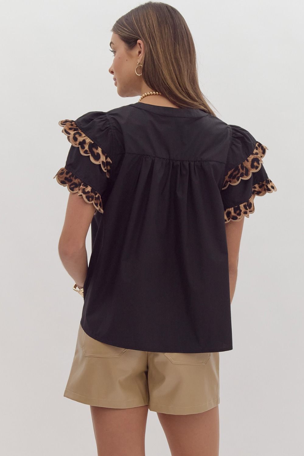 Solid tiered short sleeve v neck top w/ contrasting scalloped cheetah print trim detail