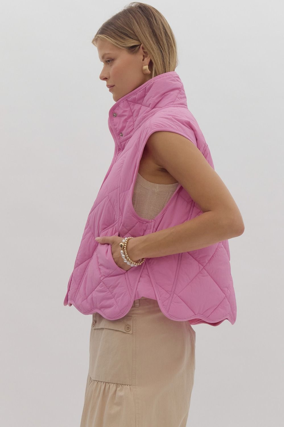 Solid Quilted Snap Button Up Vest w/ Pockets at Side w/ Scalloped Hem