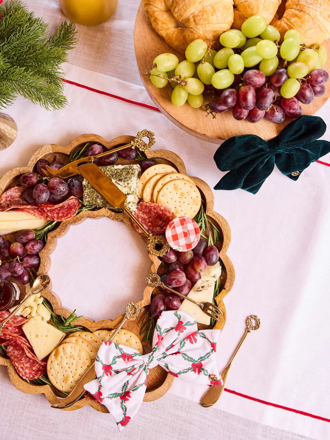 Magnetic Wreath Board w/ Bow