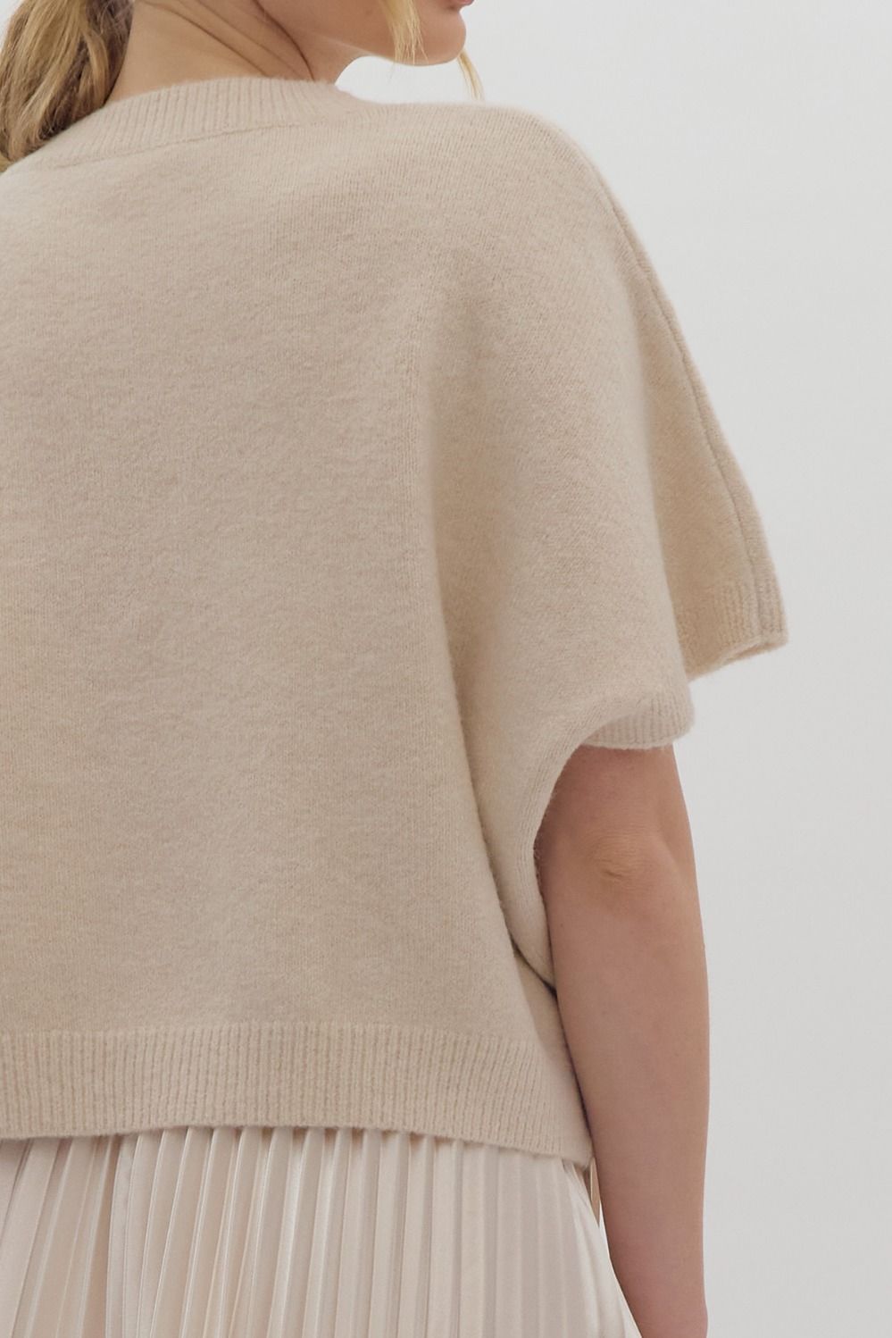 Solid knit short sleeve sweater top w/ bow & pearl embellishments