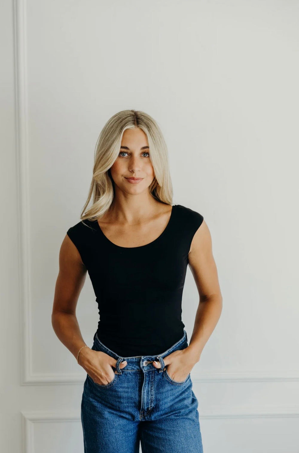 Layering cap sleeve in black