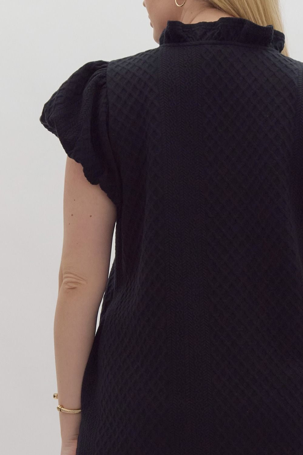 Plus Textured short sleeve v neck mini dress w/ bubble sleeves pockets