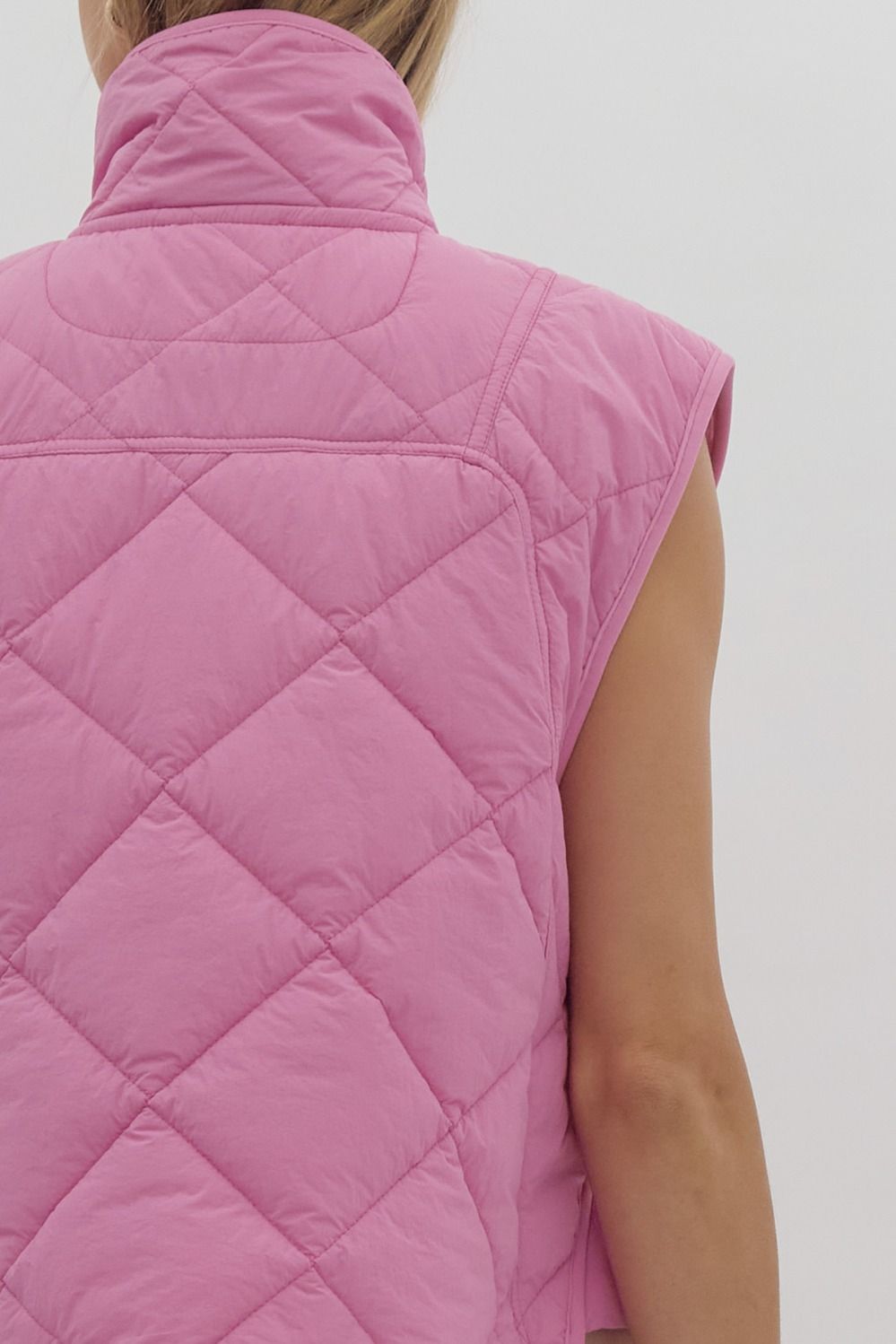 Solid Quilted Snap Button Up Vest w/ Pockets at Side w/ Scalloped Hem