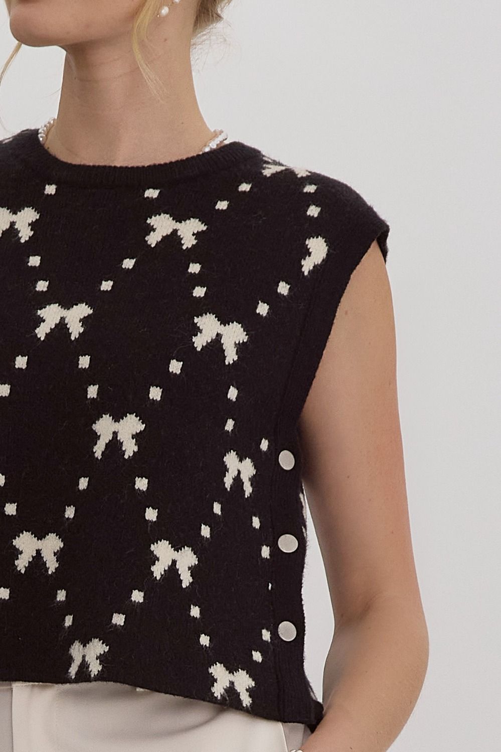 Printed Round Neck Sleeveless Knit Top w/ Button Detail at Sides