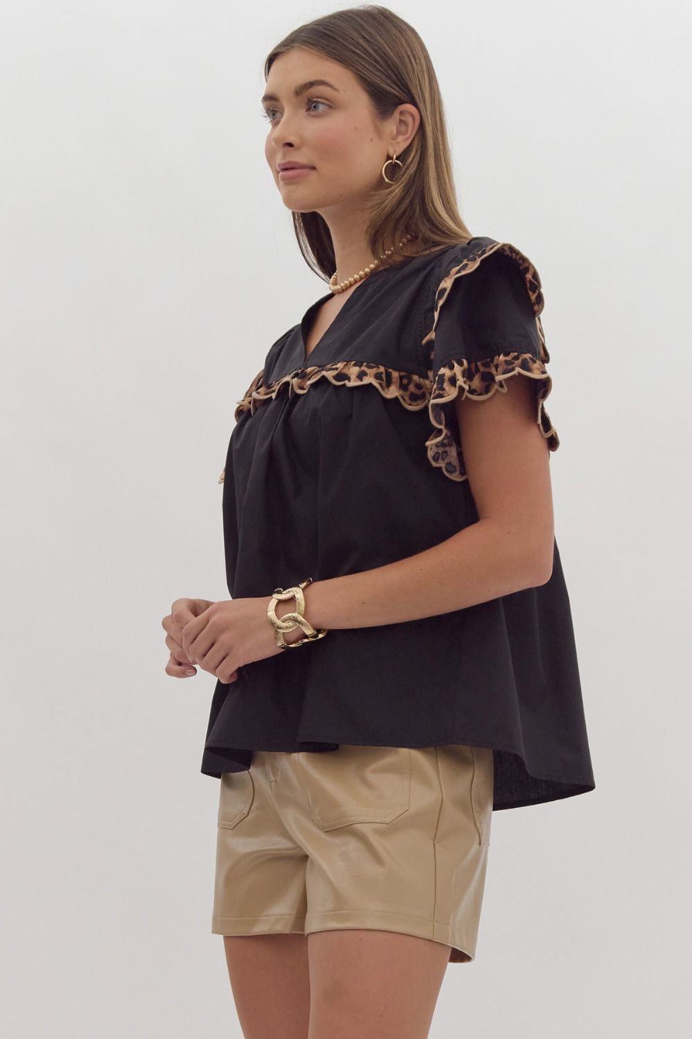 Solid tiered short sleeve v neck top w/ contrasting scalloped cheetah print trim detail