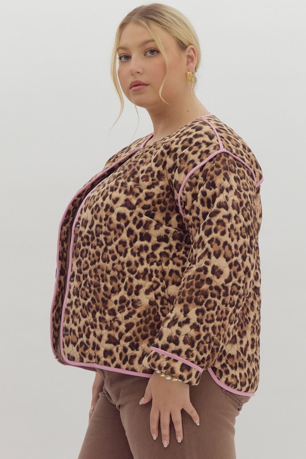 Leopard print long sleeve snap buttons jacket w/ pockets at side. Contrast trim.