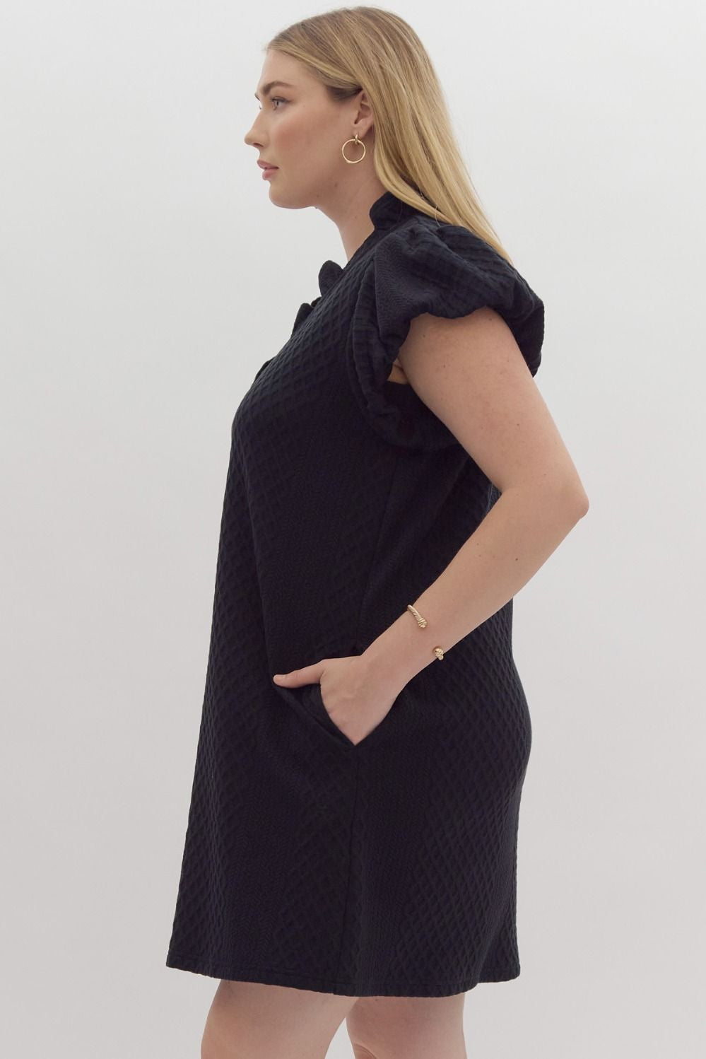 Plus Textured short sleeve v neck mini dress w/ bubble sleeves pockets