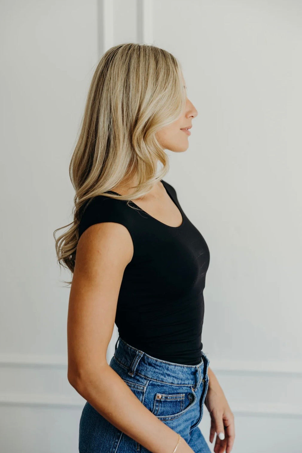 Layering cap sleeve in black