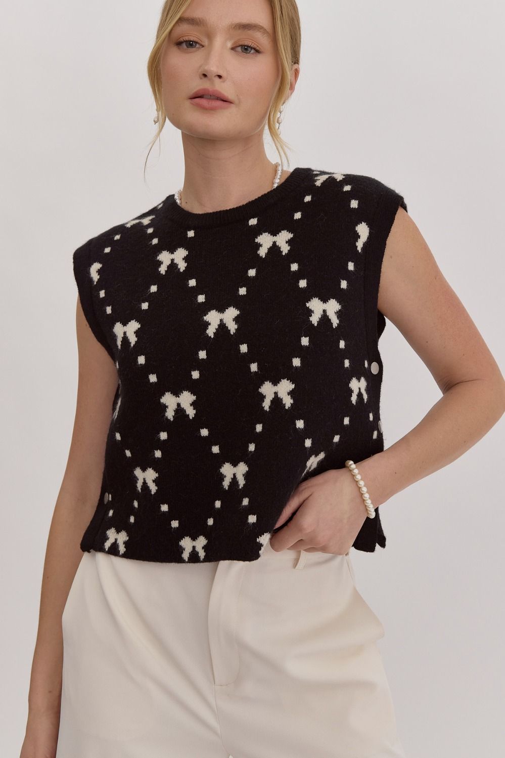 Printed Round Neck Sleeveless Knit Top w/ Button Detail at Sides