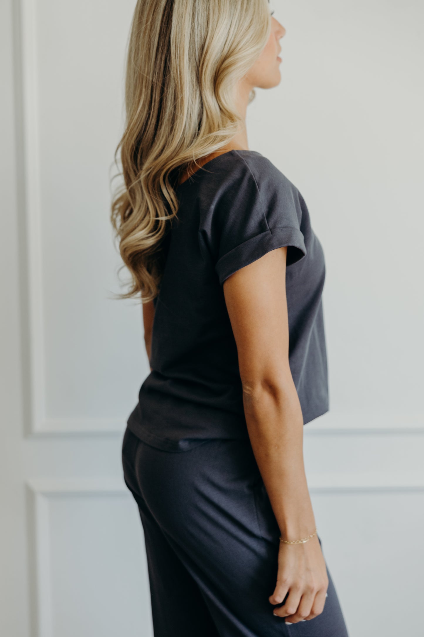 Lounge cuff sleeve tee in moonstone