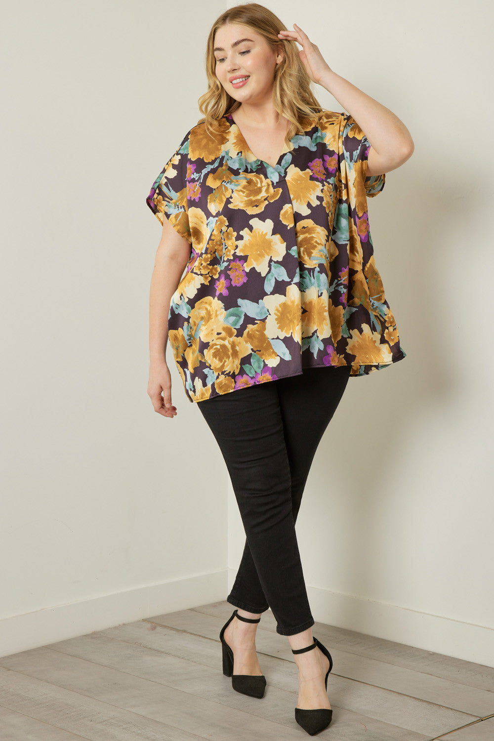 Floral Print V-Neck Short Sleeve Top