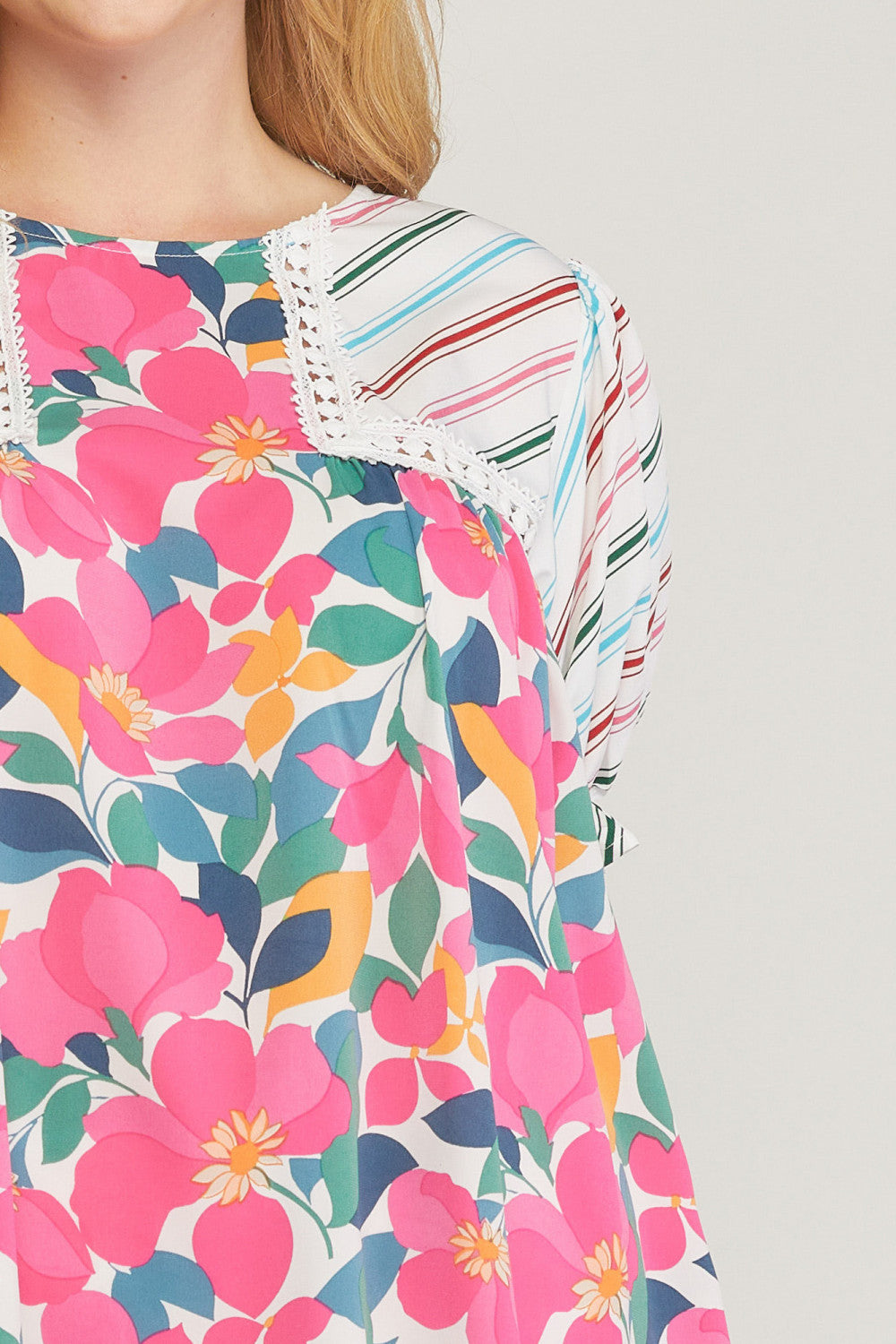 Multi-Print Round Neck half-sleeve top w/ lace trim at front